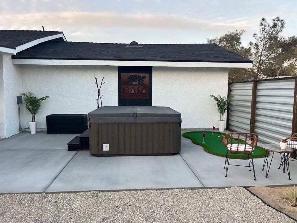 Joshua Tree Poolside Escape! House in Twentynine Palms
