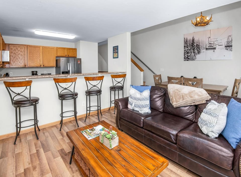 Greenbrier Townhouse #25 House in Avon