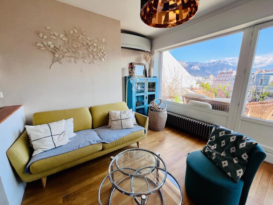 Natural landscape, Living room, Mountain view
