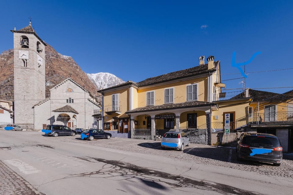 Property building, Lounge or bar, Supermarket/grocery shop