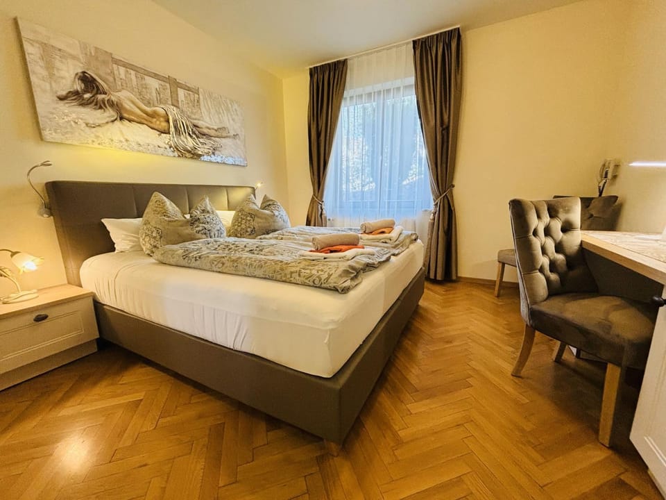 Photo of the whole room, Bedroom