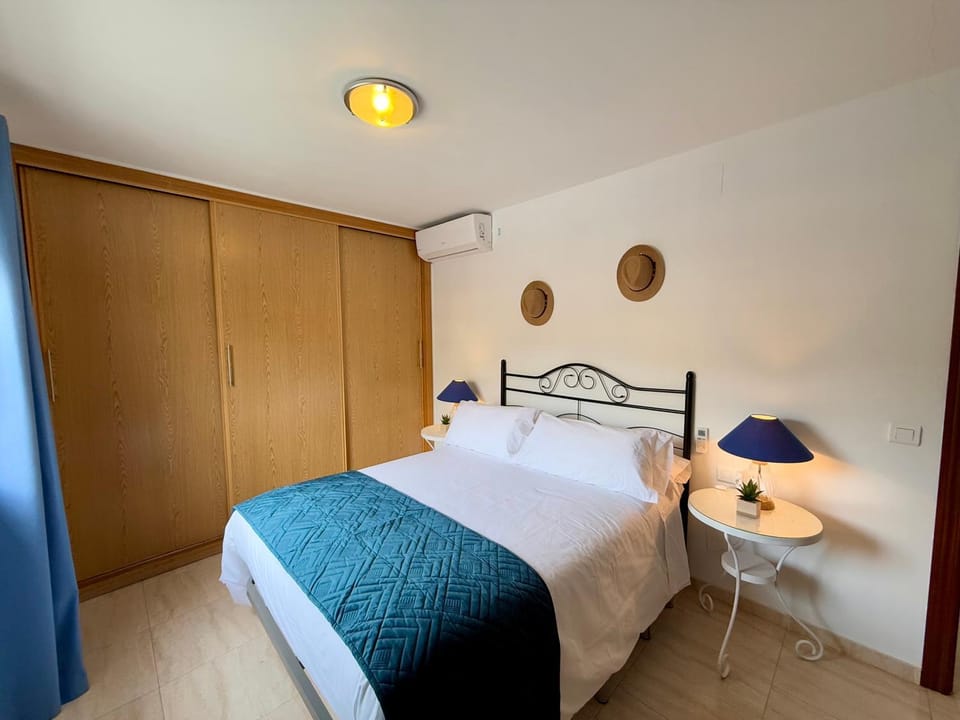 Bed, Bedroom, wardrobe