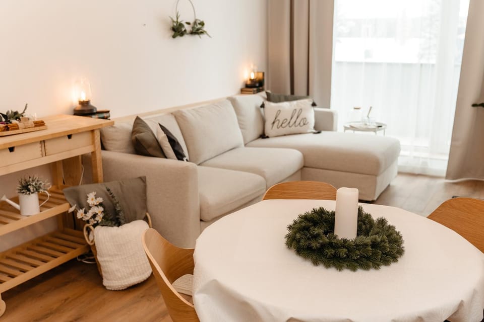 Bed, Living room, Photo of the whole room, Seating area