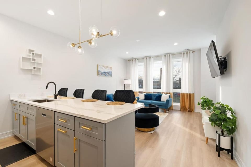 Kitchen or kitchenette, Seating area