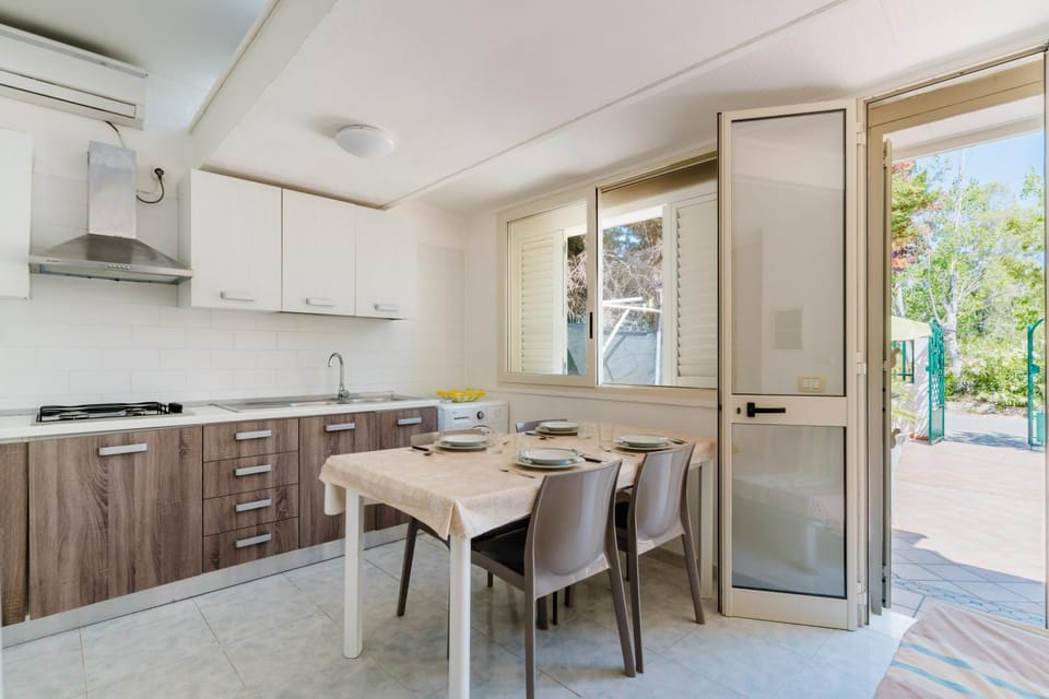 Property building, Kitchen or kitchenette, Living room