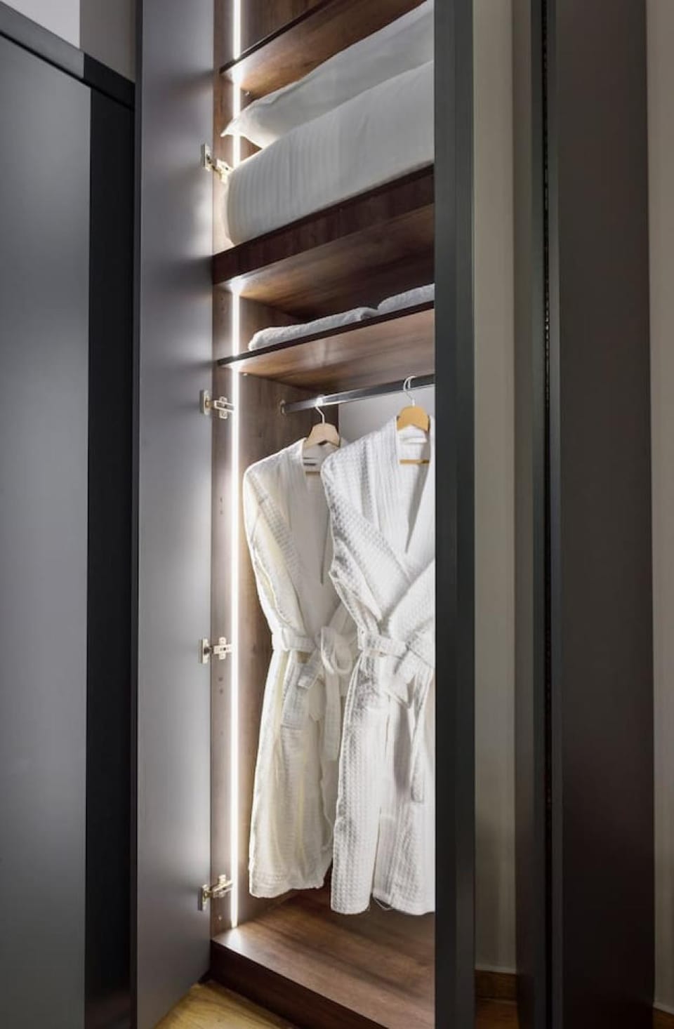 towels, wardrobe