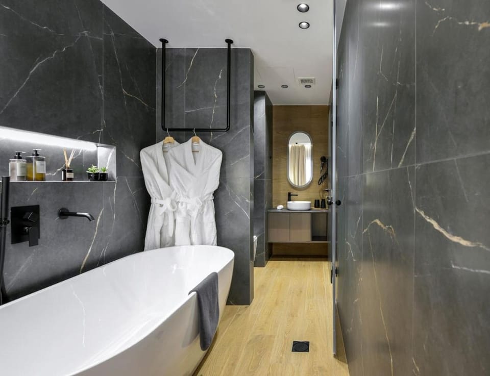 Bathroom, Bath, towels