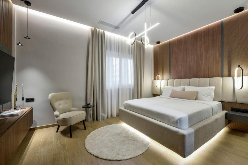 Bed, TV and multimedia, Bedroom