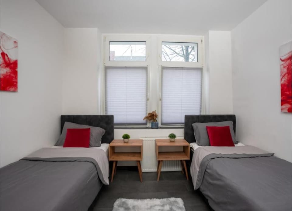 Bed, Photo of the whole room, Seating area, Bedroom