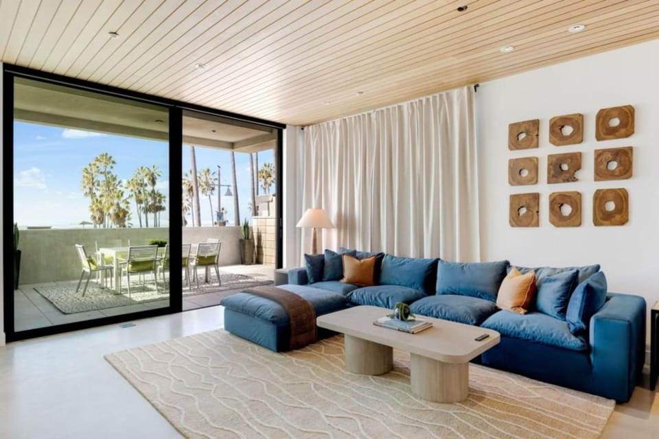 The Santa Monica Sunset - 5k sq ft beachfront luxury House in Venice Beach