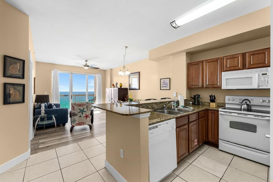 Kitchen or kitchenette, Dining area, dishwasher, oven, stove, toaster