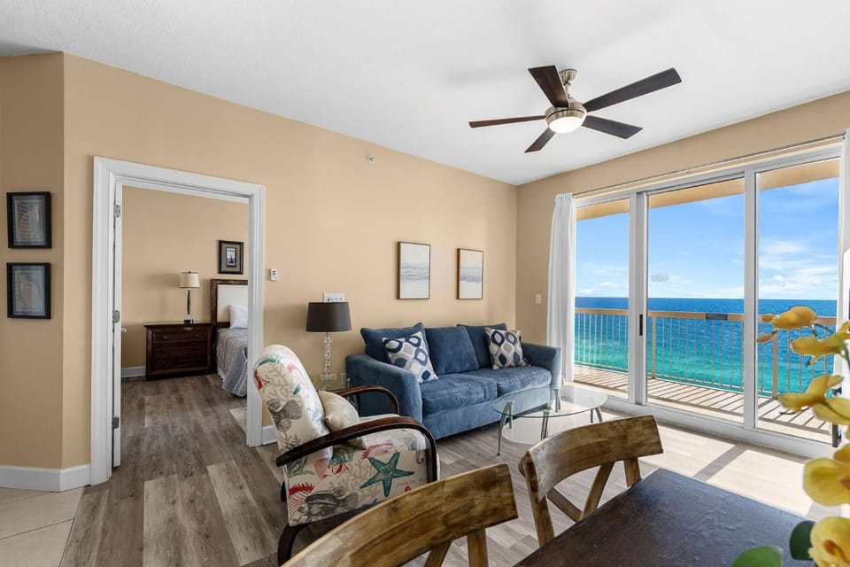 View (from property/room), Balcony/Terrace, Living room, Seating area, Sea view