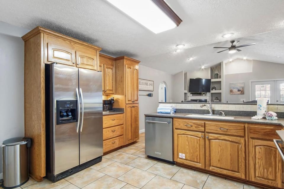 Kitchen or kitchenette, dishwasher, oven, stove