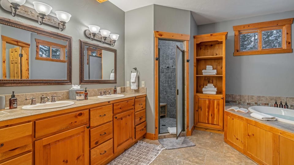 Bathroom, Bath, towels