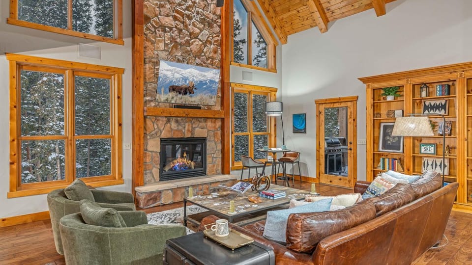 TV and multimedia, Seating area, fireplace, furniture