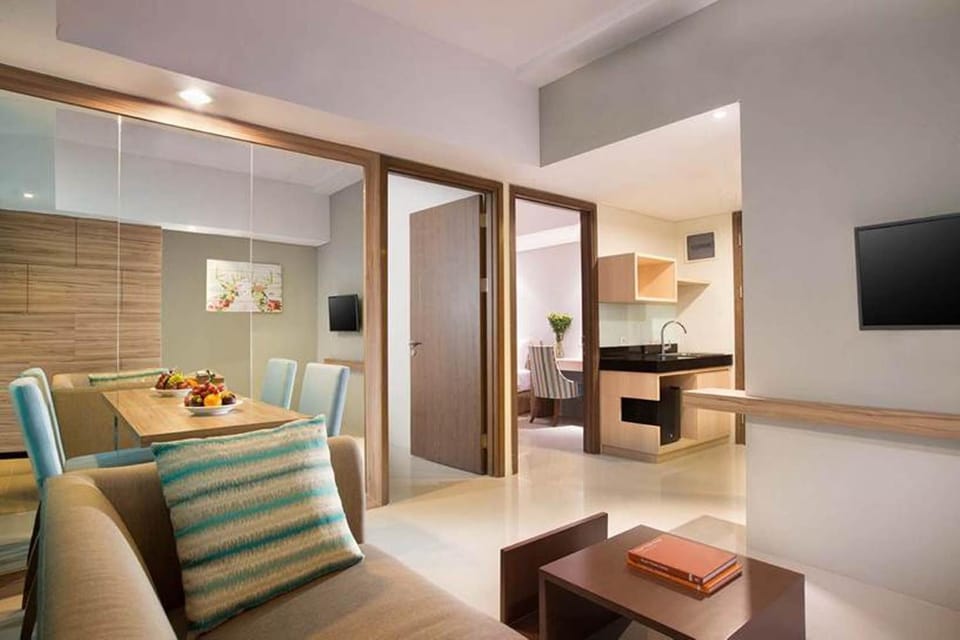 TV and multimedia, Kitchen or kitchenette, Living room, Seating area, Bedroom