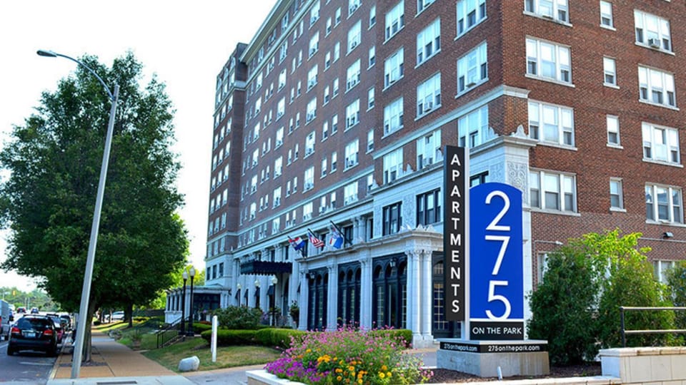 Landing at 275 on the Park - Congress - 1 Bedroom in De Baliviere Place Apartment in Saint Louis