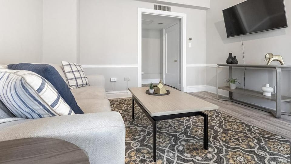 Landing at 275 on the Park - Congress - 1 Bedroom in De Baliviere Place Apartment in Saint Louis
