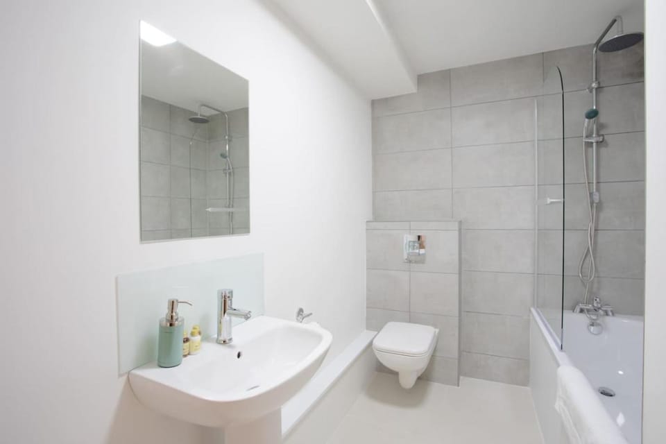 Shower, Toilet, Bathroom, Bath