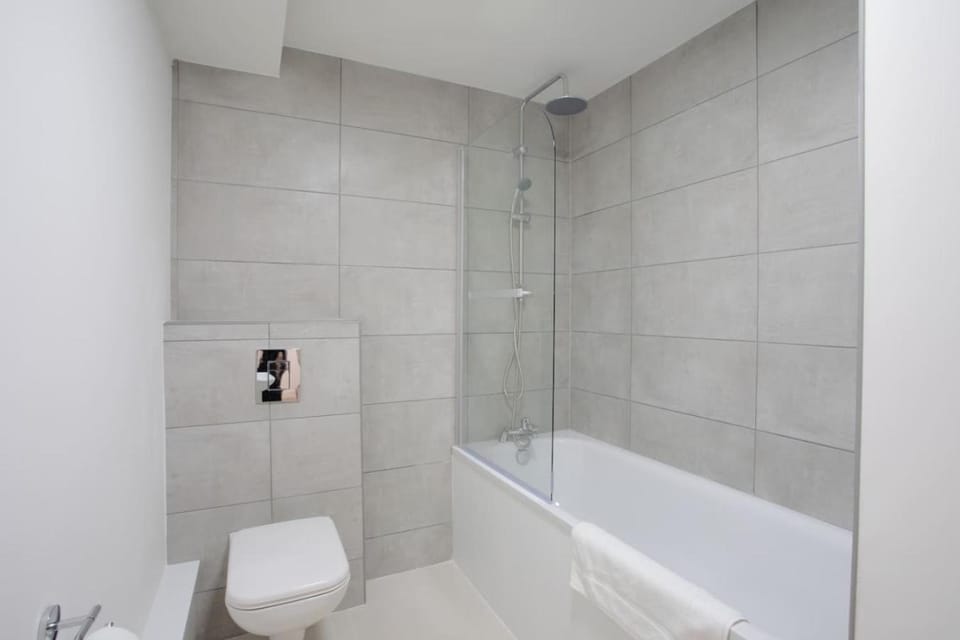 Shower, Toilet, Bathroom, Bath