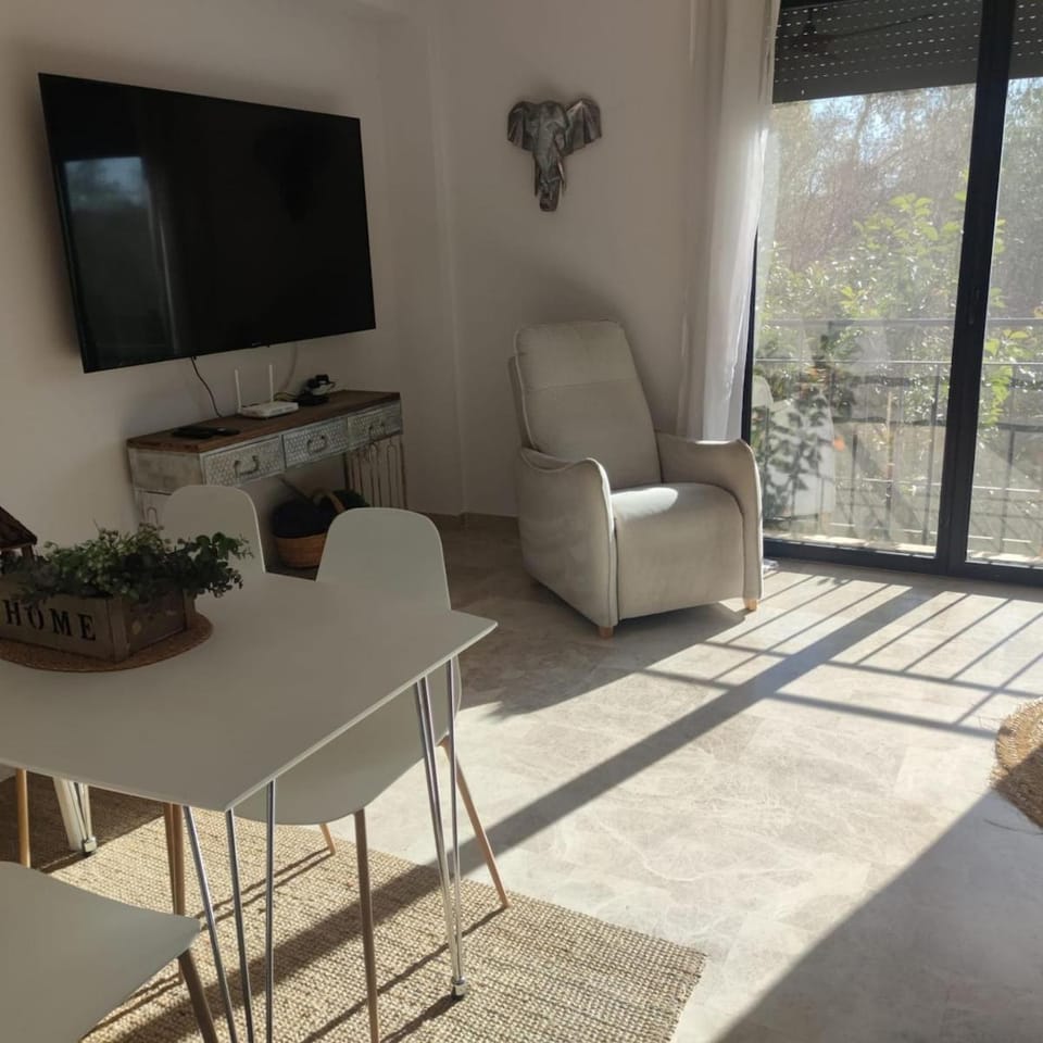 TV and multimedia, Balcony/Terrace, Living room, Seating area, Dining area