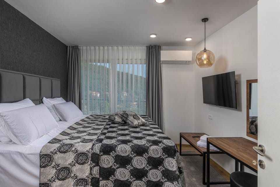 Bathroom, Bedroom, air conditioner