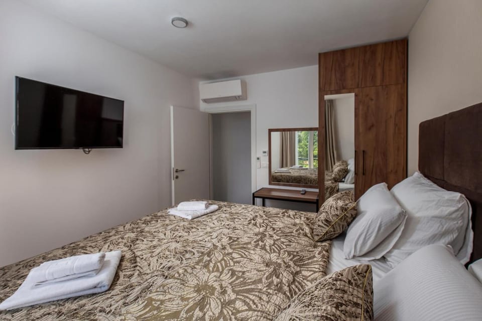 Bathroom, Bedroom, air conditioner