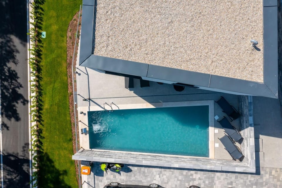 BBQ facilities, Table tennis, Balcony/Terrace, Dining area, Garden view, Sea view, Swimming pool