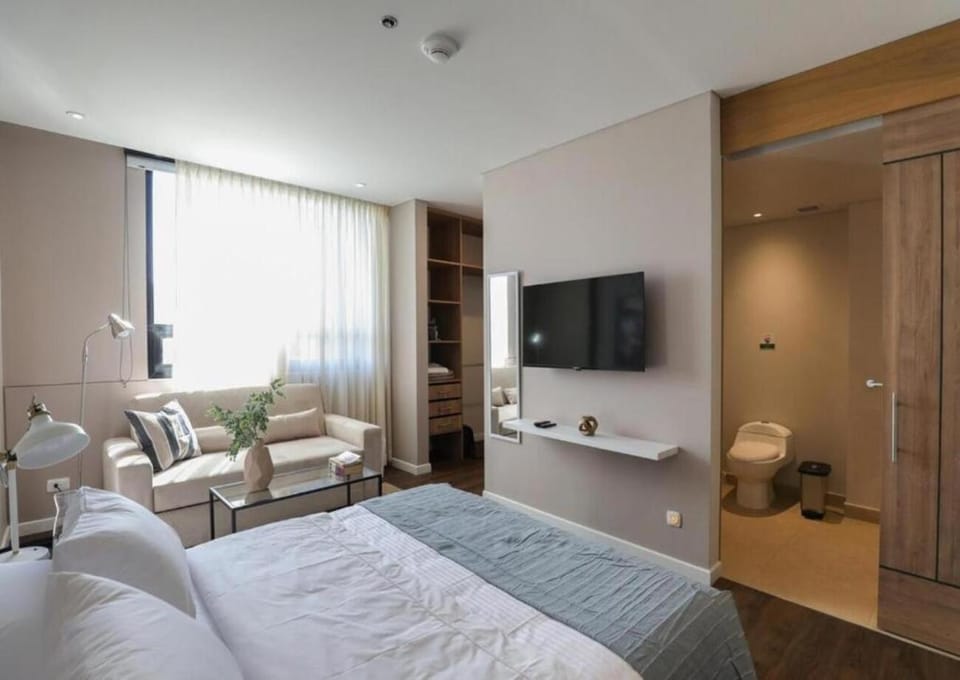 Bed, TV and multimedia, Living room, Photo of the whole room, Seating area, Bedroom, wardrobe
