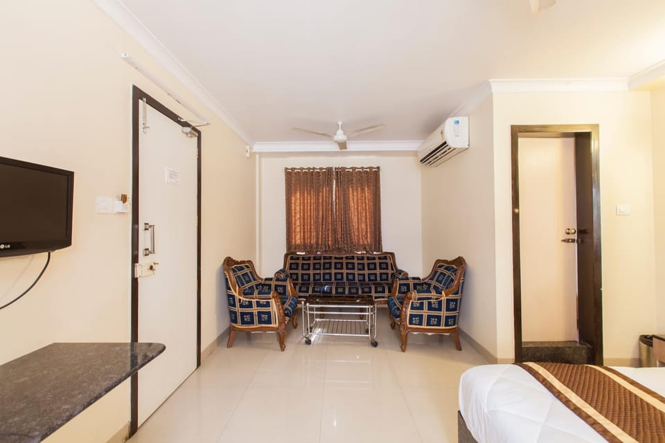Photo of the whole room, Decorative detail