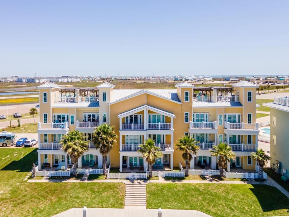 Marina Del Bell - ELEVATOR Boat Slip for Rent House in Port Aransas