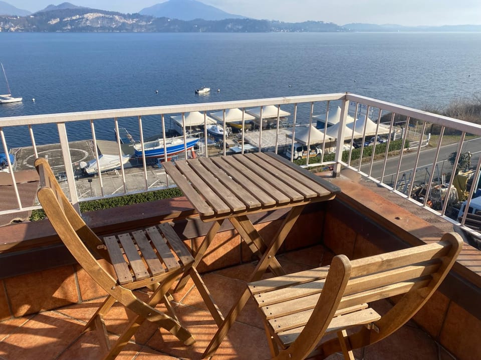 Balcony/Terrace, Lake view