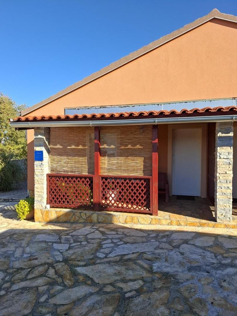 Rustic Retreat Apartments in Pridraga Bed and Breakfast in Šibenik-Knin County, Croatia