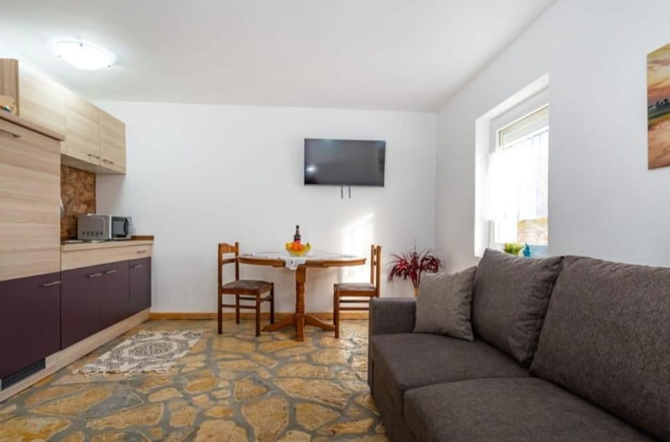 Property building, Bed, BBQ facilities, Kitchen or kitchenette, Living room, Garden view, Mountain view, air conditioner