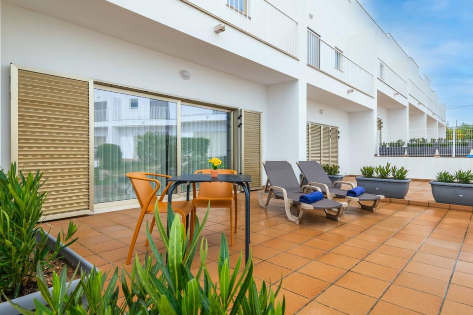 Balcony/Terrace, sunbed
