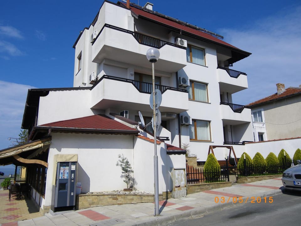 Facade/entrance