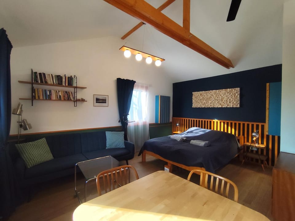 Bed, Living room, Photo of the whole room, Dining area, Bedroom