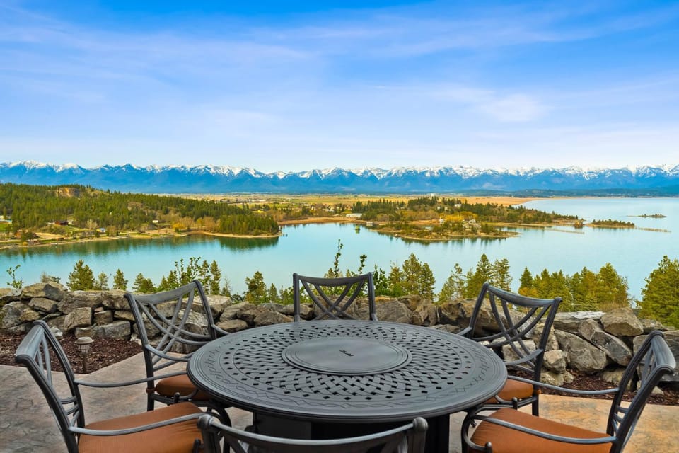 Nearby landmark, Day, Natural landscape, Dining area, Lake view, Mountain view, River view, Sea view