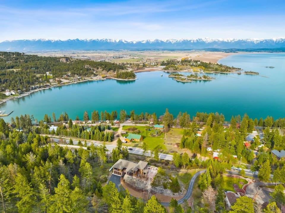 Flathead Lake Cliff Retreat House in Flathead Lake