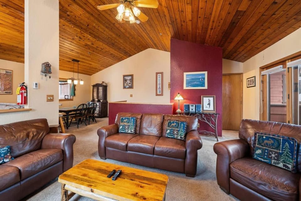 Cozy Ski-In Ski-Out Big Mountain Condo House in Whitefish