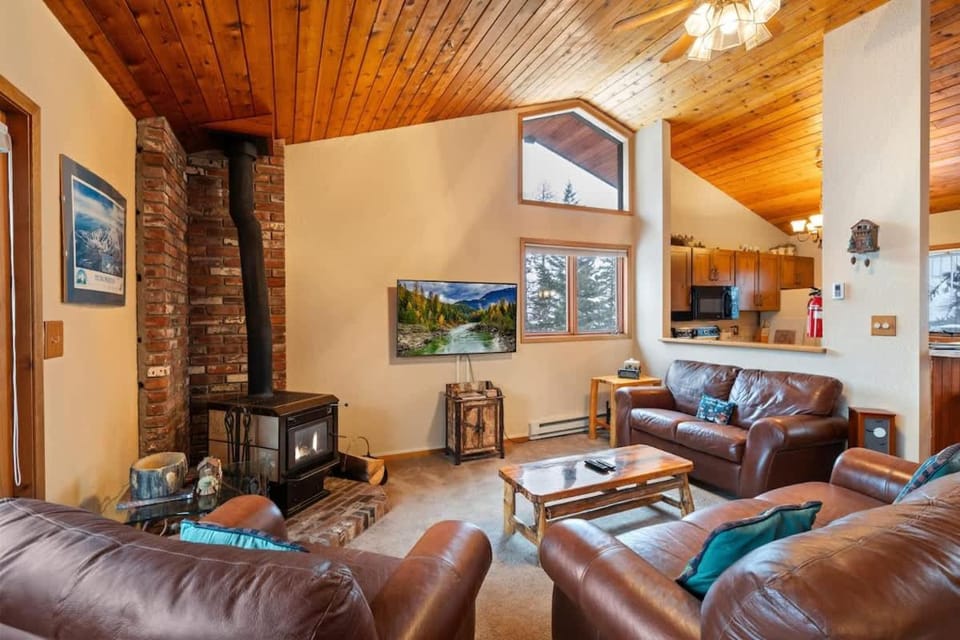 Cozy Ski-In Ski-Out Big Mountain Condo House in Whitefish