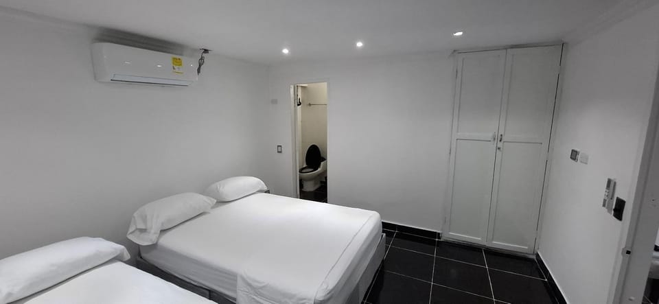 Bedroom, air conditioner