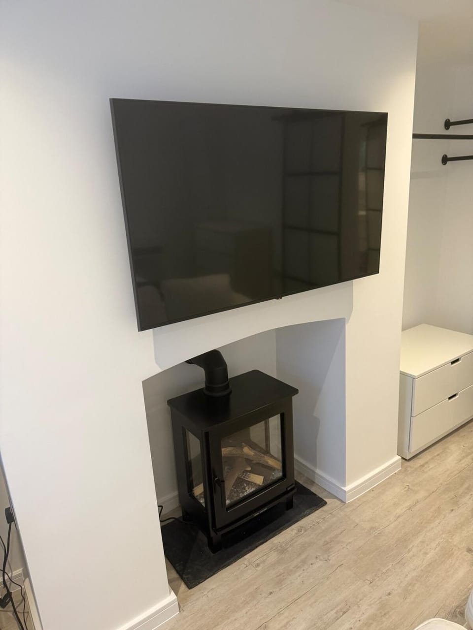 Large 1 bedroom self contained garden flat Apartment in Windsor