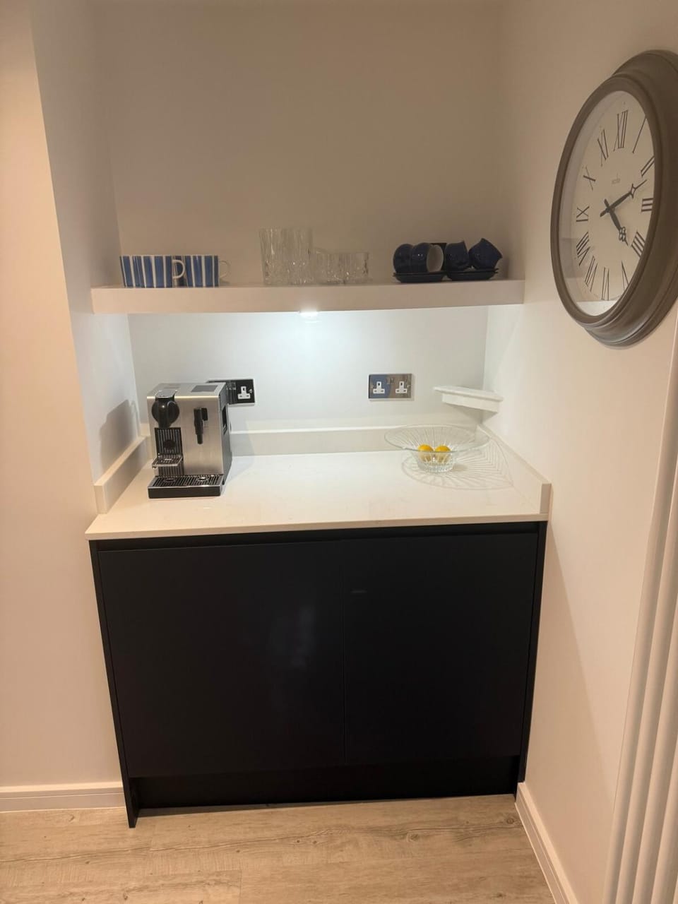 Large 1 bedroom self contained garden flat Apartment in Windsor