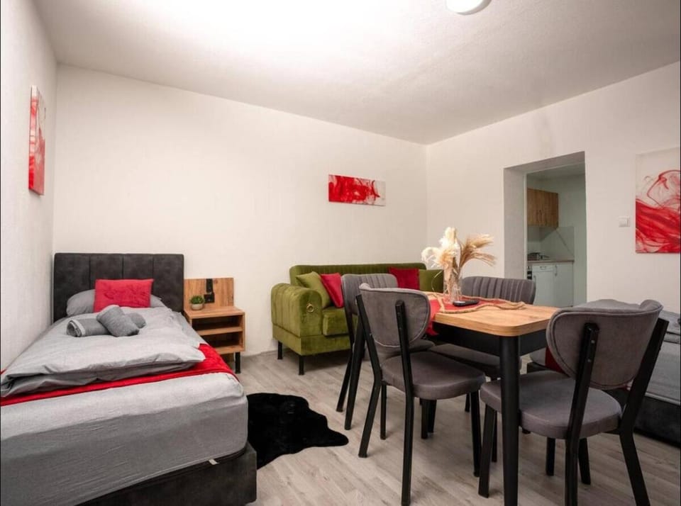 Bed, Living room, Photo of the whole room, Seating area