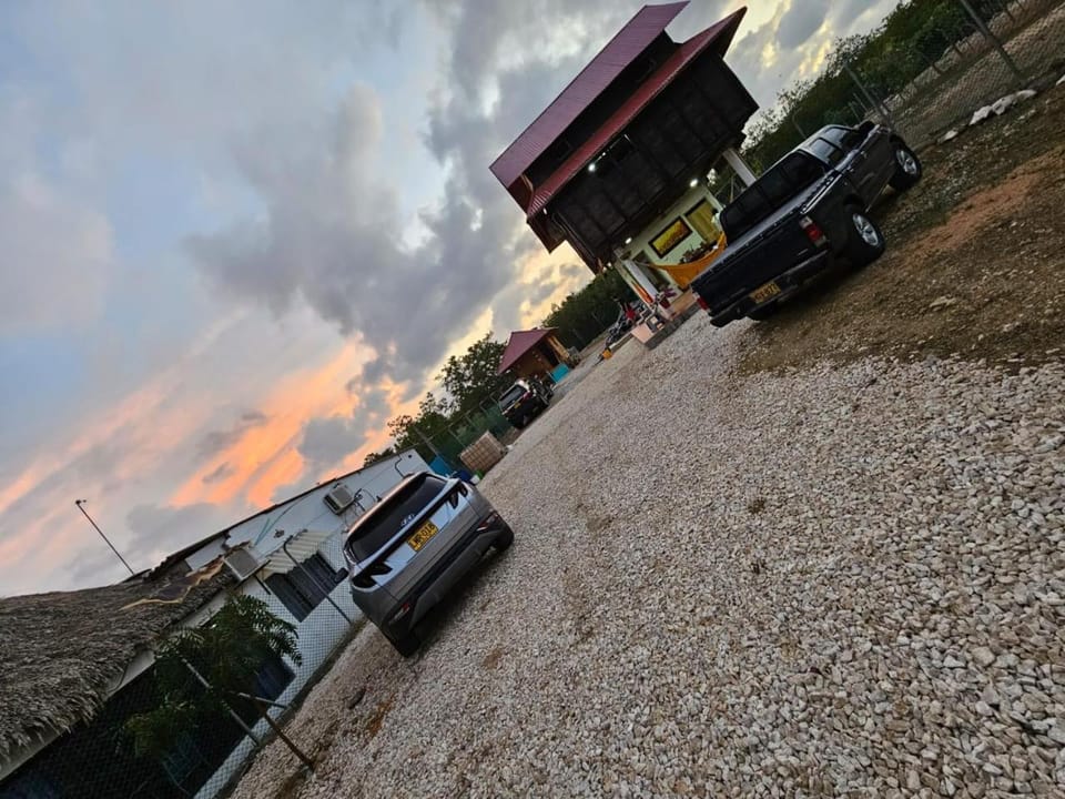 Sunset, Parking