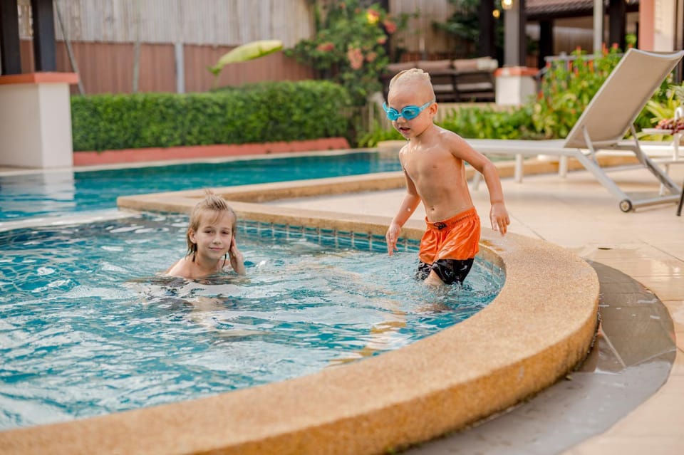 Day, People, Pool view, Swimming pool, children, group of guests