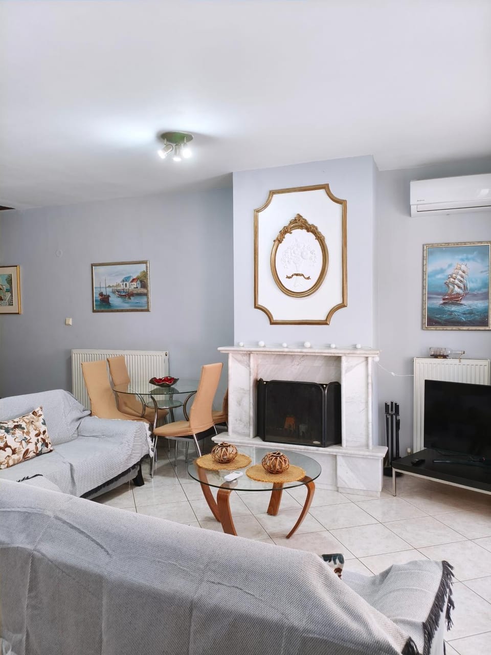 TV and multimedia, Living room, Seating area, flat iron