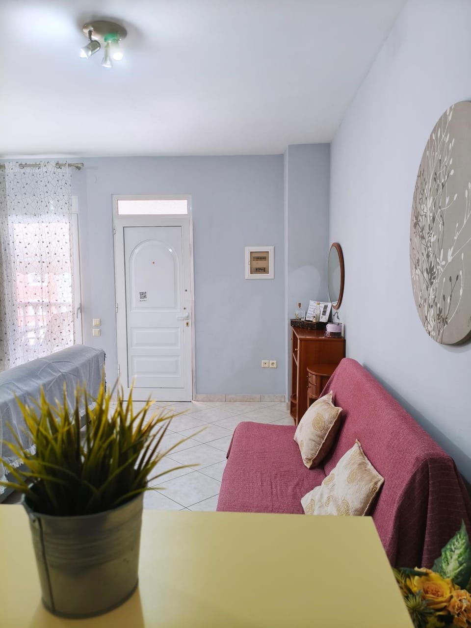 Bed, Living room, Photo of the whole room, Seating area