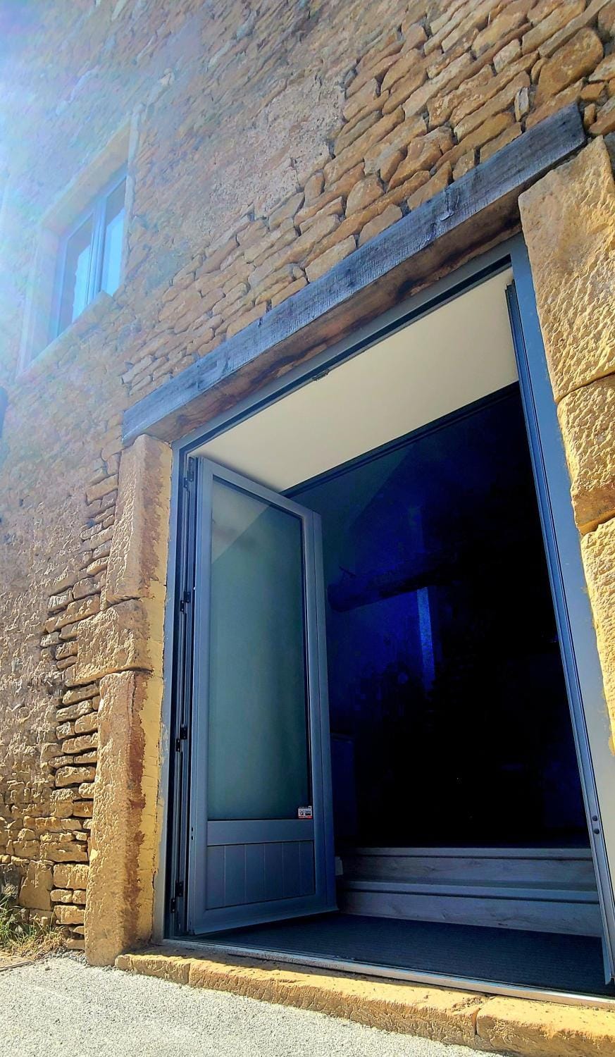 Logement tout confort au calme dans un ancien Fenil House in Auvergne-Rhône-Alpes